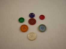 Indlæs billede til gallerivisning Gamle celluloid knapper i forskellige farver
